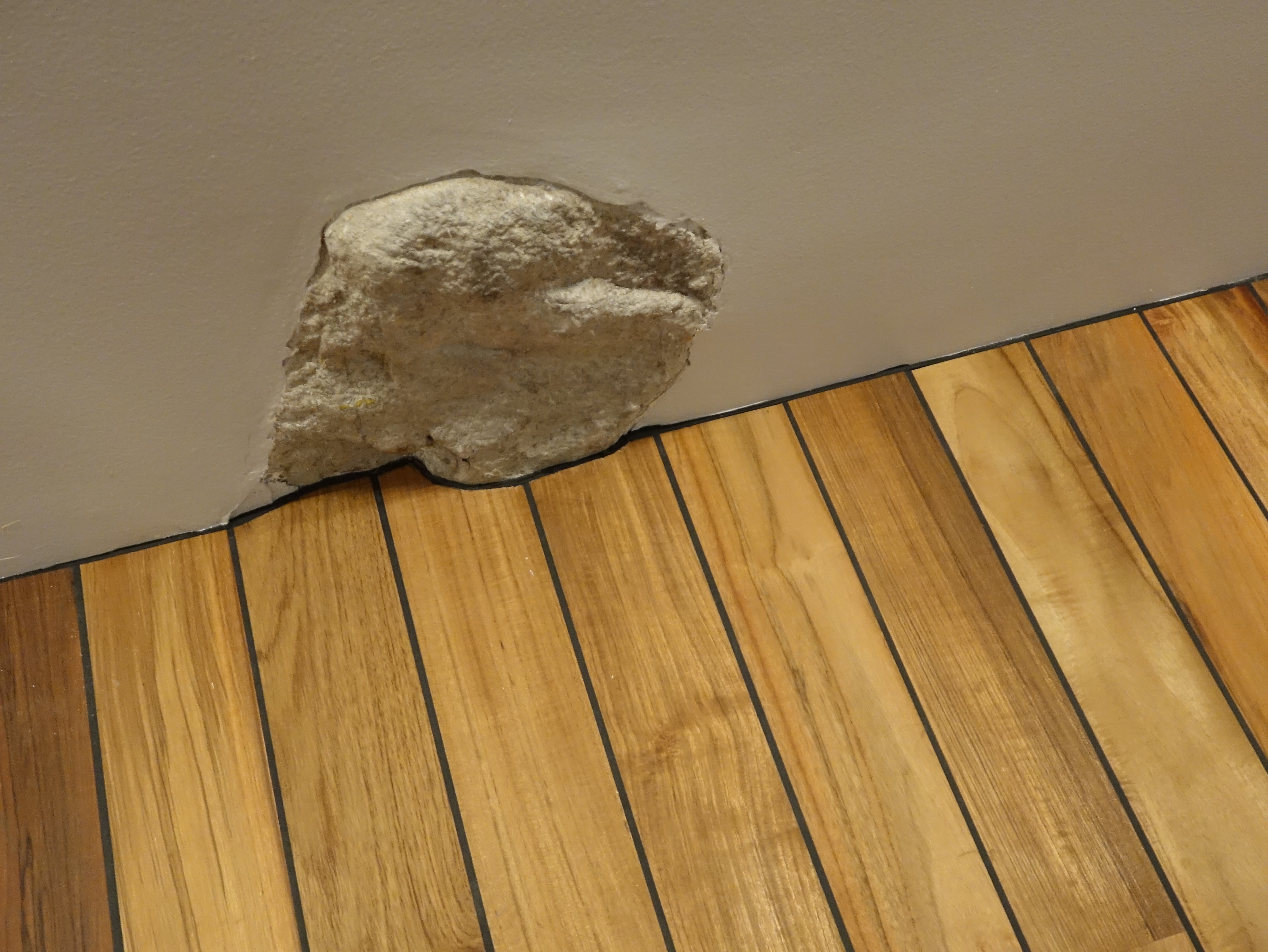 Akmenmedžio grindys privedimas su akmeniu